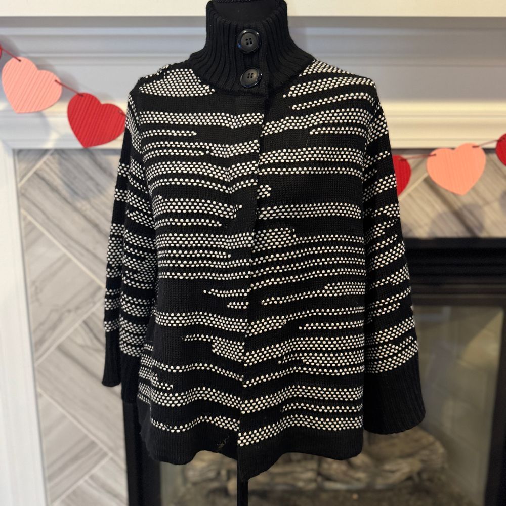 Chicos  Black &‎ White Striped Knit Cardigan with Button Collar size 1